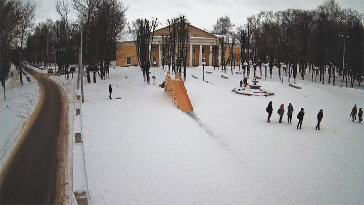 Онлайн веб-камера на центральной площади микрорайона Ожерелье